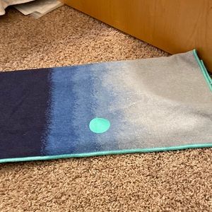 Manduka hot yoga towel mat with grips
